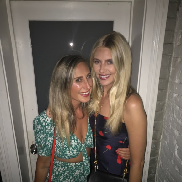 Meet your Posher, Lauren - Picture 3 of 3